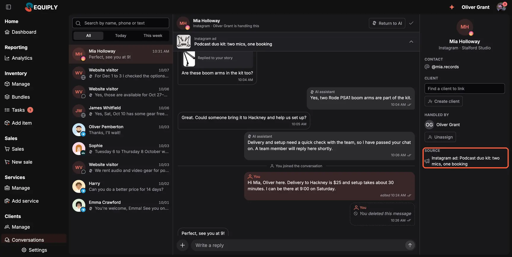 La bandeja Conversations en la app web: una lista de chats de Instagram, Telegram, OLX y la web, y una conversación de Instagram que empezó desde un anuncio. El cliente respondió a una historia, el asistente de IA contestó y pasó la conversación, Oliver se unió al chat y el panel derecho muestra el contacto, quién lo gestiona y el anuncio de Instagram del que vino
