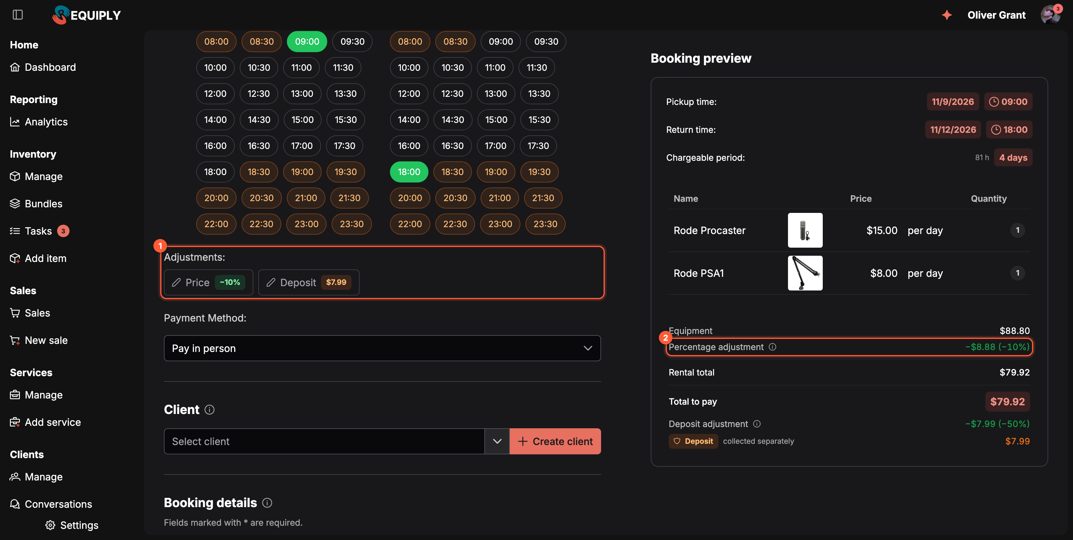 La parte inferior del formulario Add booking en modo oscuro, debajo de las píldoras de hora de recogida y devolución. El recuadro 1 marca el encabezado Adjustments: con dos botones con borde y lápiz: Price, con una etiqueta verde -10%, y Deposit, con una etiqueta naranja $7.99. Debajo está el desplegable Payment method en Pay in person y después la sección Client. A la derecha, la vista previa de la reserva de Rode Procaster y Rode PSA1 del 11/9/2026 09:00 al 11/12/2026 18:00 (4 días); el recuadro 2 marca su fila Percentage adjustment con −$8.88 (−10%) y un icono de información, entre Equipment $88.80 y Rental total $79.92. Bajo Total to pay $79.92, una fila Deposit adjustment indica −$7.99 (−50%) y la fianza $7.99