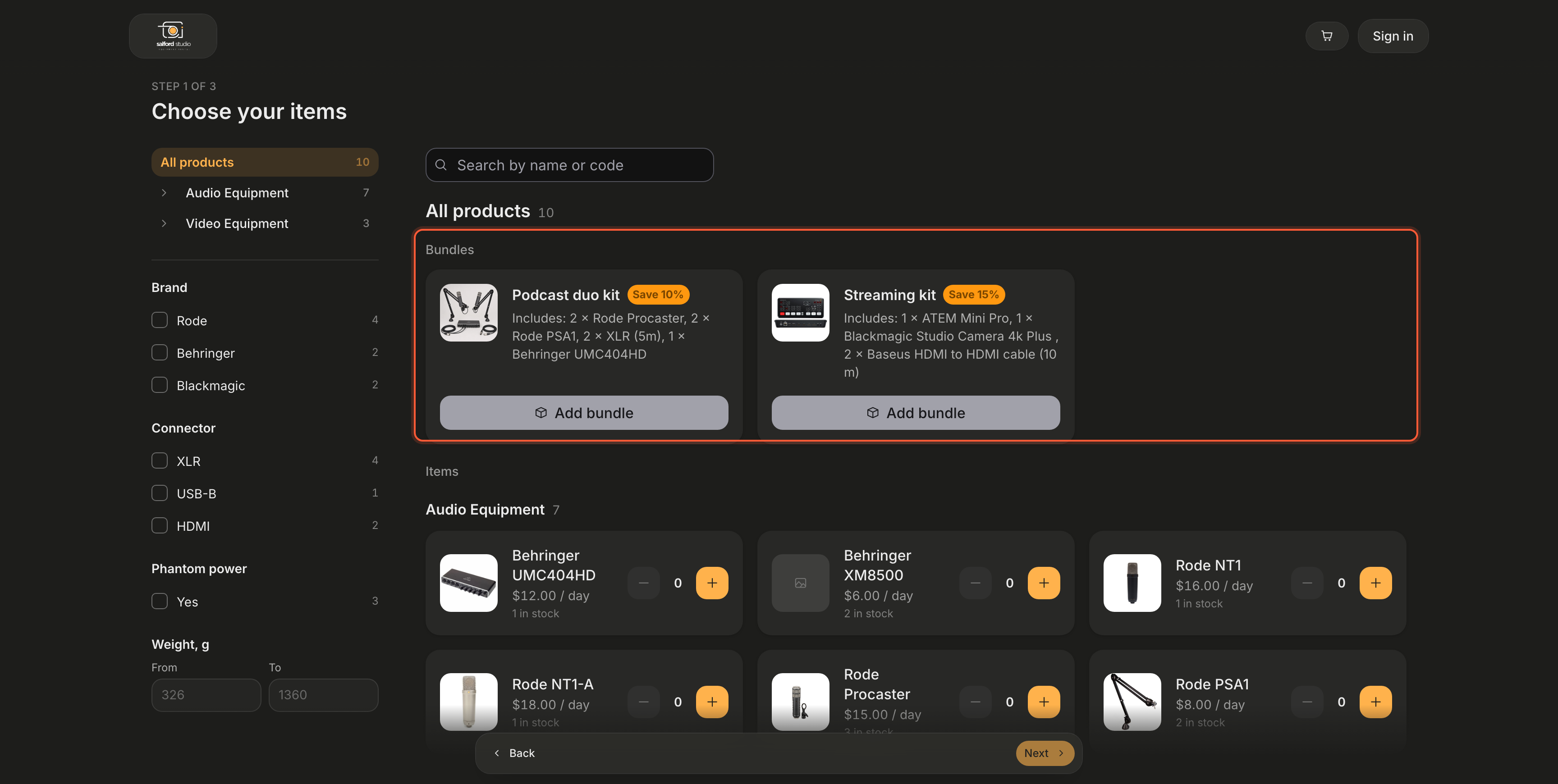 El catálogo del portal en modo oscuro, Step 1 of 3, Choose your items. Debajo del buscador y del encabezado All products 10, una sección Bundles resaltada muestra dos tarjetas: Podcast duo kit con una etiqueta Save 10% y Streaming kit con Save 15%, cada una con su foto, una línea Includes y un botón Add bundle. Debajo, una etiqueta Items y el grupo Audio Equipment inician la cuadrícula de artículos sueltos; el árbol de categorías y los filtros están a la izquierda