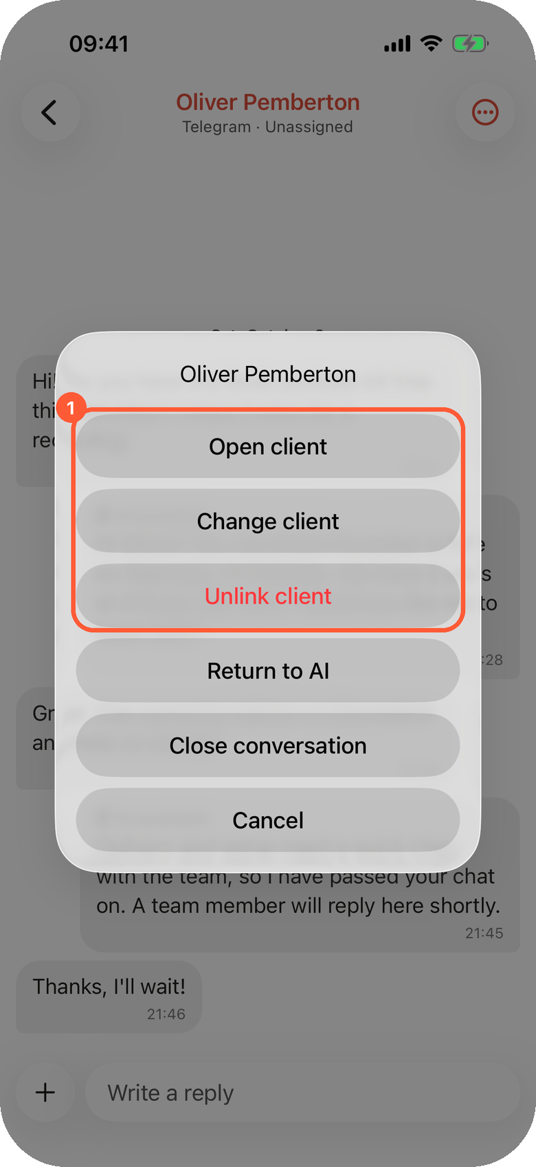 Меню дій розмови Oliver Pemberton у Telegram на iPhone: рамка 1 навколо Відкрити клієнта, Змінити клієнта і Відв'язати клієнта, далі Повернути AI, Закрити розмову та Скасувати